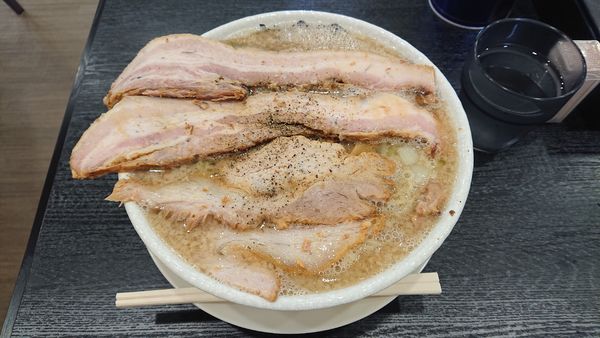 「霜降醤油チャーシュー麺大盛」@食堂 はせ川の写真
