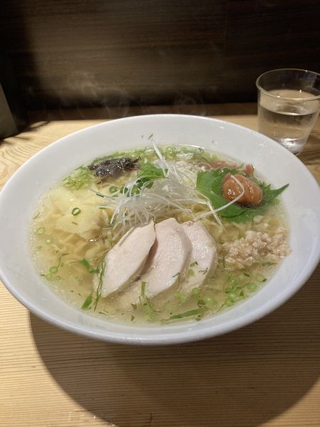 「梅鶏塩らー麺　¥1100」@横濱元町 本丸亭 横浜店の写真
