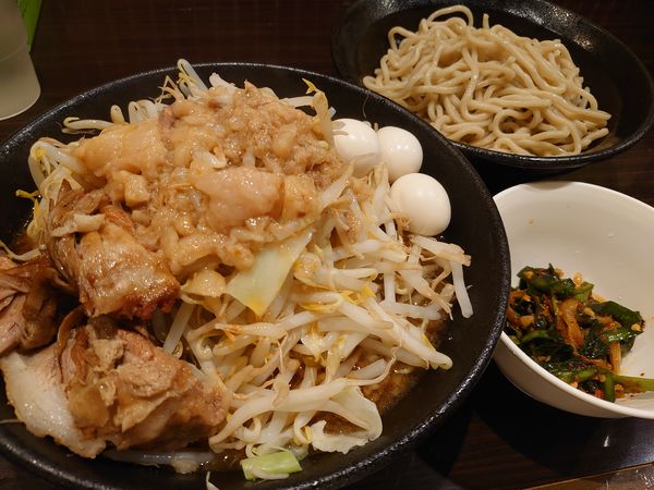 「ミニつけ麺(うずら、ニラキムチ、1150円)」@立川マシマシ 8号店の写真