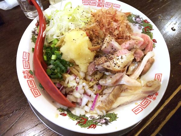 「ニンニクたっぷり油そば（＋トマトの冷やし）」@立ち呑み居酒屋 金町製麺の写真