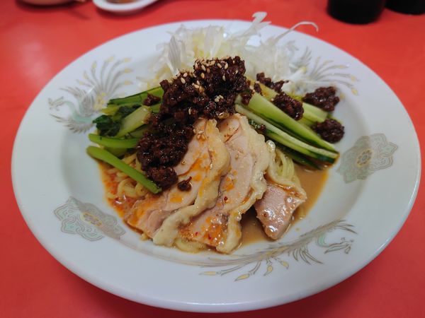 「冷やし坦坦麺950円＋手作り焼き餃子（5個）500円✕3皿」@大楽亭 朝霞台南口店の写真