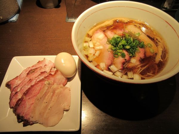 「虎徹そば醤油（８００円）＋特製盛＋釜焼き＋釜焼き」@麺や 虎徹の写真