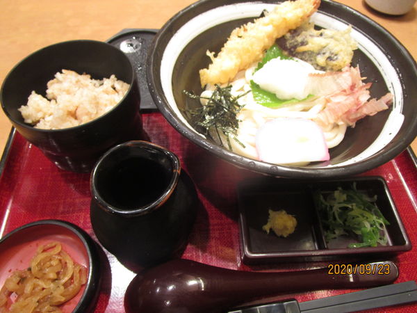 「冷やし海老天おろしうどん定食 1000円」@杵屋 西友福生店の写真
