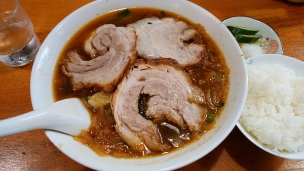 「しょうゆらんしゅうめんチャーシュー入り¥1000+半ライス」@御食事処 やちよの写真