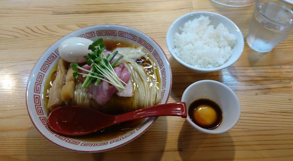 「(松)特級中華そば醤油 うに醤油漬け卵黄ご飯」@自家製麺 くろ松の写真