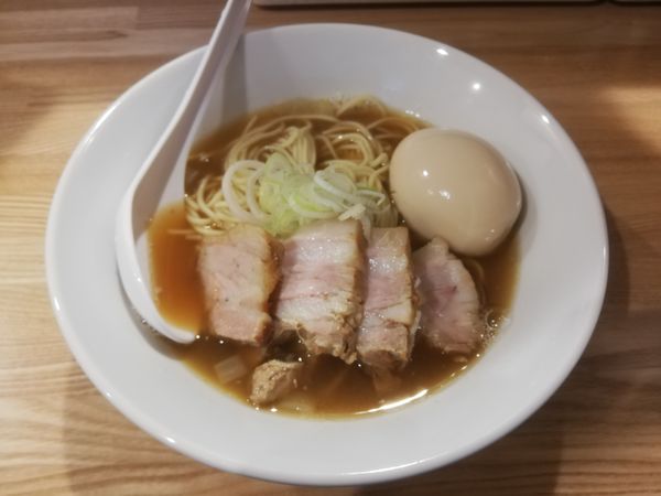 「比内鶏肉そば　小　800円　半熟煮たまご　100円」@自家製麺 伊藤 神田店の写真