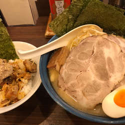 特豪快麺(大盛)　チャーシュー丼