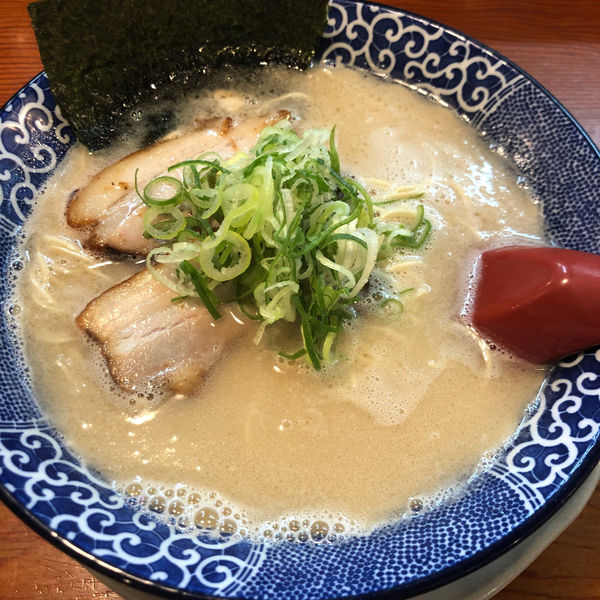 「博多とんこつ（なま）700円」@博多ラーメン鶴亀堂 太田新井町店の写真
