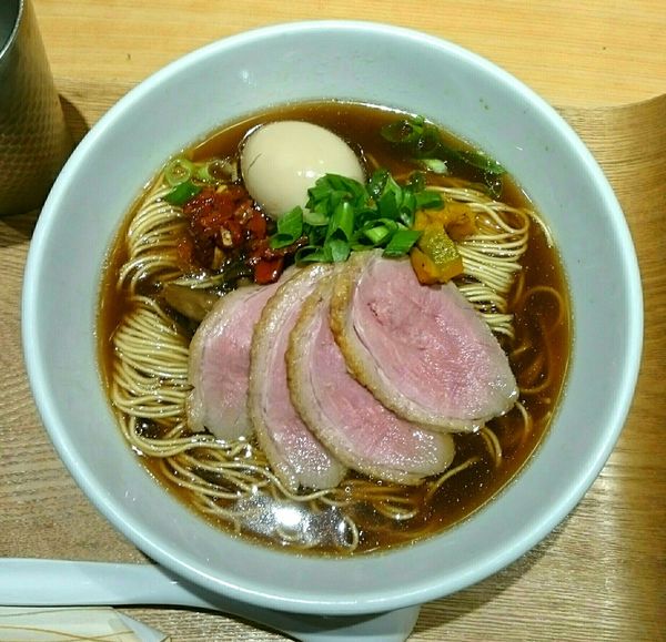 「鴨そば(茶)【限定】＋味玉」@銀座 風見の写真