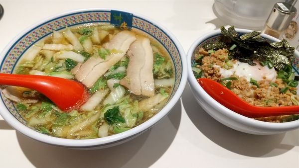 「そぼろ丼セット（おいしいラーメン、そぼろ丼）1000円」@どうとんぼり神座 アトレ恵比寿店の写真