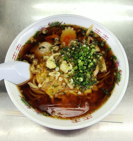 「ラーメン 460円＋チーズ 130円」@富士見そば 上りホーム店の写真