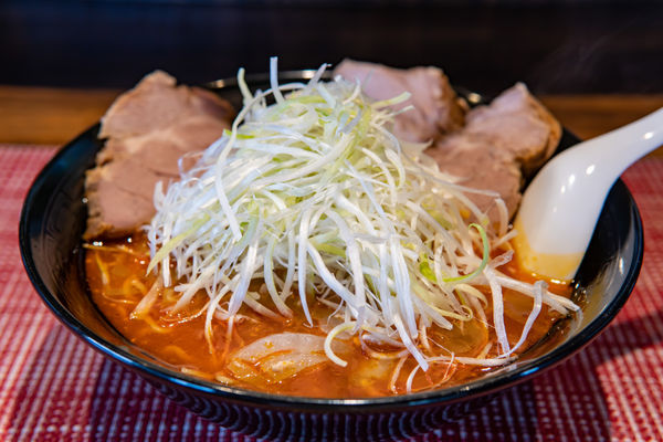 「勝浦タンタンメン チャーシュートッピング」@麺屋MASTER PIECE 勝浦本店の写真