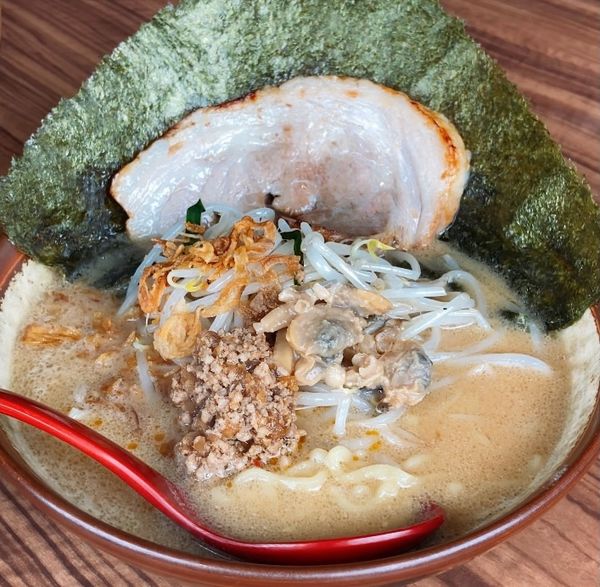 「江戸前味噌ラーメン830トッピング炙りチャーシュー1枚140」@蔵出し味噌 麺場 芝山商店の写真