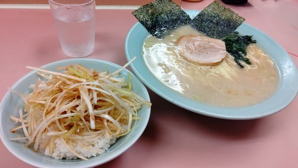 「ラーメンデー1,1(６００円)」@ラーメンショップ椿 新奥多摩街道店の写真