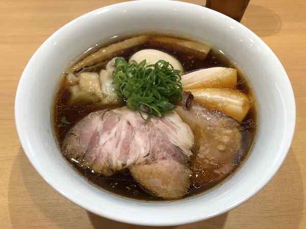 「特製醤油ラーメン」@らぁ麺 すぎ本の写真