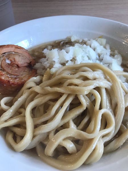「塩ラーメン　250ｇ　玉ねぎ」@麺屋 味方の写真