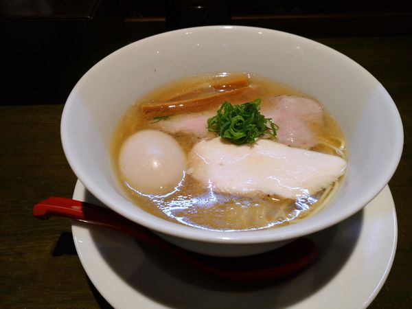 「ラーメン(塩・細麺)＋味玉」@麺屋 食べいろの写真