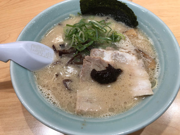 「辛味ラーメン　650円」@麺屋吉蔵 VIERRA小倉店の写真