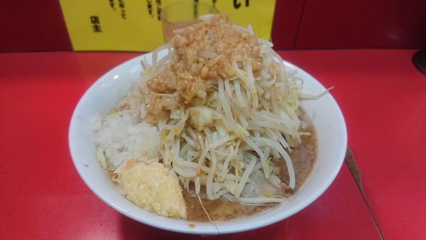 「ラーメン(780円)ニンニクヤサイアブラカラメタマネギ」@豚ラーメン 蕨店の写真