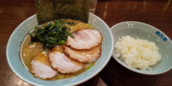「チャーシューメン930円+半ライス100円」@金八家の写真