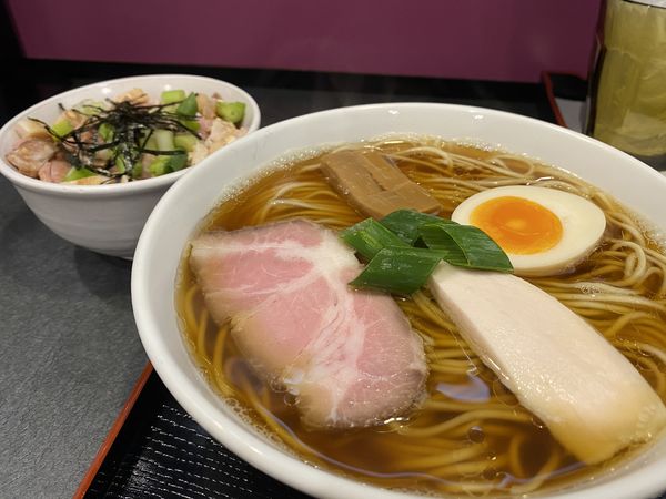 「淡麗煮干しらぁ麺 920円 ﾁｬｰｼｭｰ飯 280円」@らぁ麺 幸跳の写真