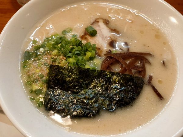「まるきんラーメン 720円 硬め」@博多まるきんラーメン 木場店の写真
