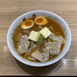 味噌らーめん＋ワンタン＋バター