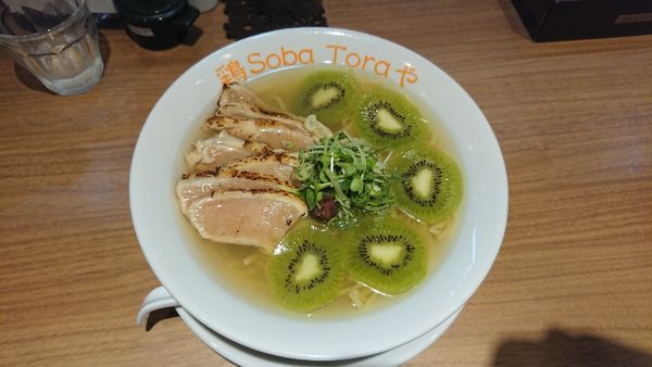 「冷やし塩キウイ鶏soba 1000円」@鶏Soba Toraやの写真