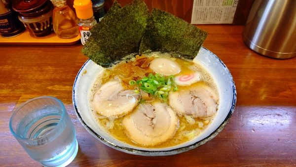 「魚介とんこつ特製らーめん 980円」@らーめん ひとふんばりの写真