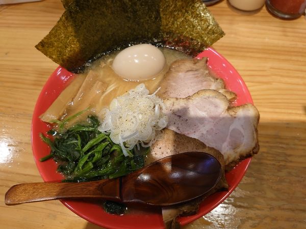 「牛骨ラーメン全部のせ大盛」@麺屋うしまるの写真