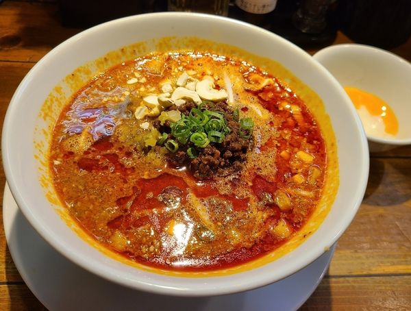 「正宗担々麺 温泉卵付¥1020」@成都正宗担々麺 つじ田の写真