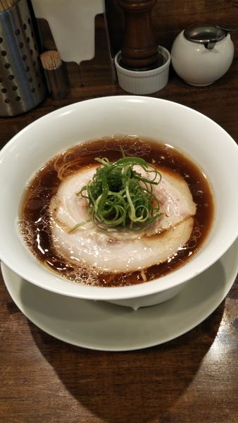 「醤油ラーメン」@創作麺工房 鳴龍の写真