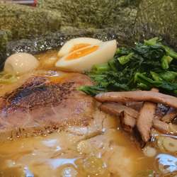 全のせ家系豚骨醤油