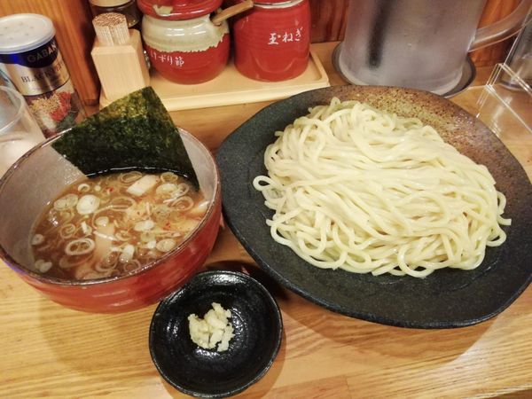 「つけ麺大盛　¥820 潰しニンニク¥0」@つけ麺屋 やすべえ 赤坂店の写真
