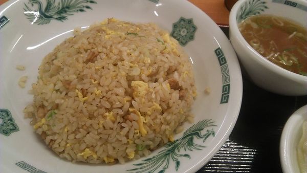 「チャーハン 460円＋餃子3個 130円」@日高屋 市川北口店の写真