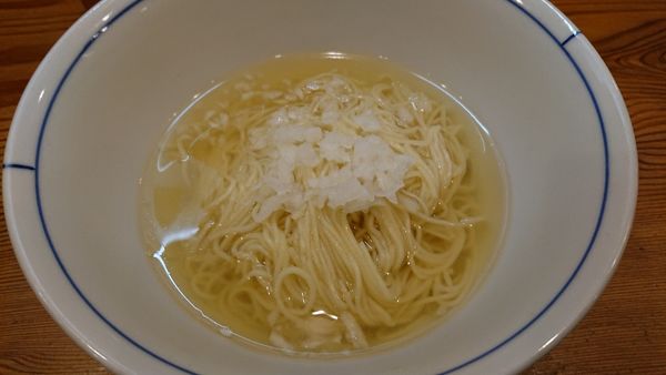 「限定淡麗三段仕込みひやあつ 500円」@別邸三く 豚骨らーめん 真真の写真