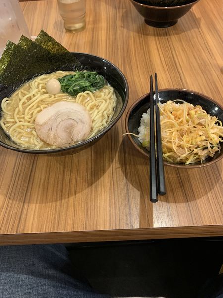 「ラーメン、ネギチャ丼」@横浜家系ラーメン 横浜道 野田蕃昌店の写真