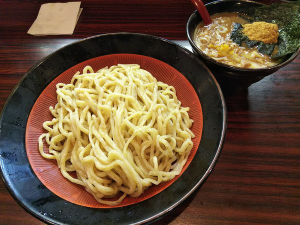 「【限定】濃厚豚骨魚介つけ麺　（大盛：㋚券で並盛価格）」@煮干しらあめん 燕黒の写真