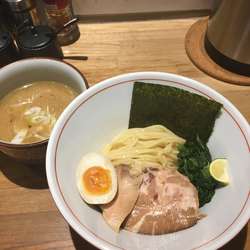 芳醇魚介白湯つけ麺 880円