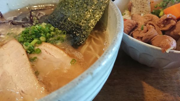 「醤油豚骨ラーメン」@豚骨らーめん いちご家の写真