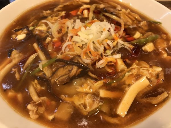 「酸辣湯麺 850円 大盛 100円」@元祖打卤麺 香辣居 8号店の写真