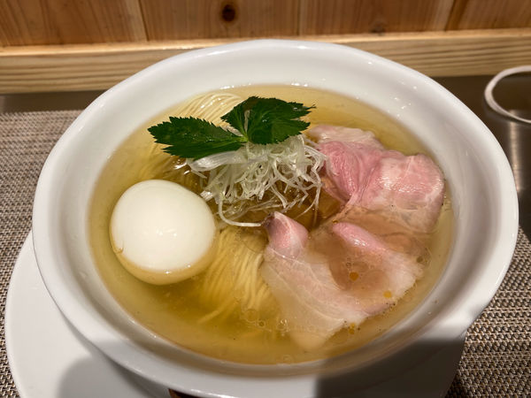 「塩そば（中）＋味玉」@成城青果の写真