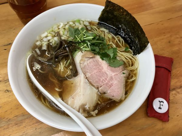 「天然醸造醤油ラーメン」@ラーメン いいかおの写真
