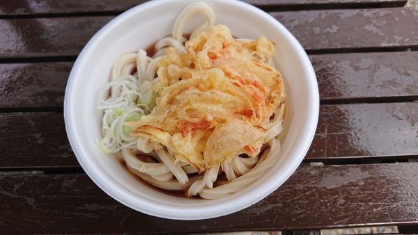 「カップうどん天ぷらのせ（かき揚げ）　４３０円」@ざくろ庵の写真