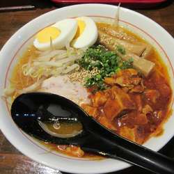 味噌ラーメン（９００円）＋マーボー１１０円＋茹で卵１１０円