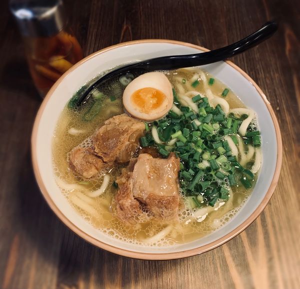 「沖縄そば（紅生姜ぬき￥750）」@ホロトン 東中野駅前店の写真