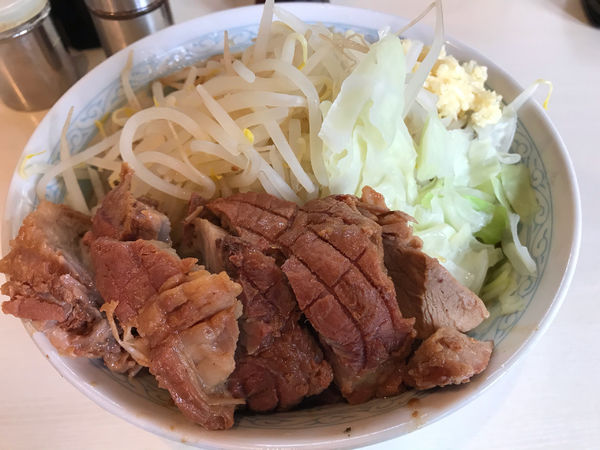 「豚増しらーめん」@らーめん 陸 尾山台店の写真