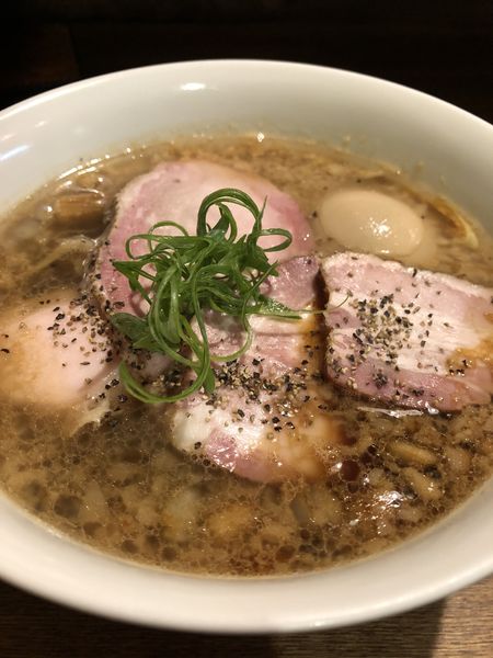 「特製ブラック背脂多め」@らぁめん鴇の写真