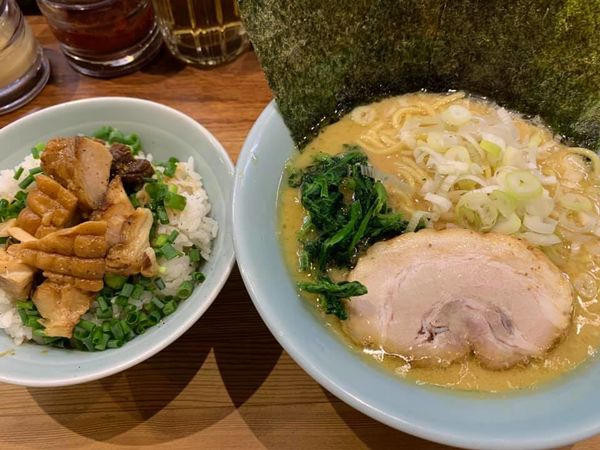 「豚骨ラーメン＋ミニネギ丼」@鶴一家の写真