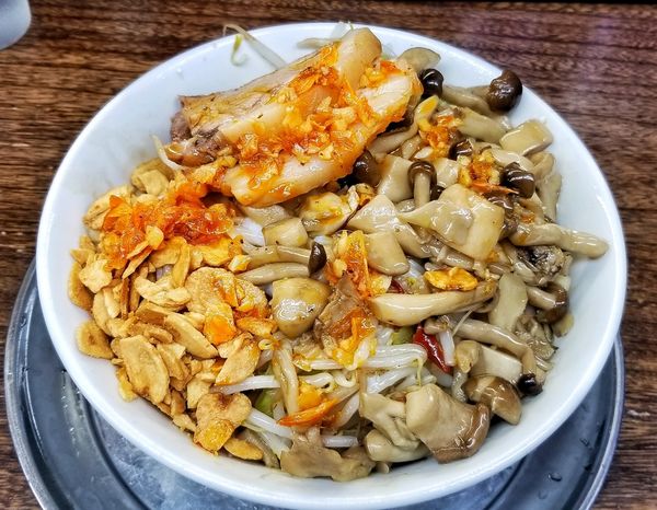 「限定トリュフ香るきのこ混ぜ麺」@麺でる 南大沢店の写真